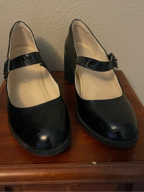 Shoes - Black Mary Jane Block Heel Pumps with Buckle Strap